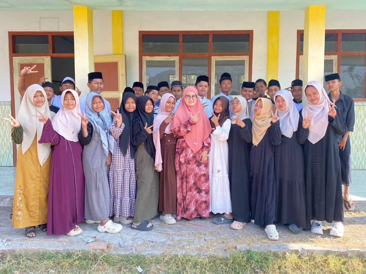 KEGIATAN MEMPERINGATI HARI SANTRI SMPN 2 MLANDINGAN TAHUN 2026